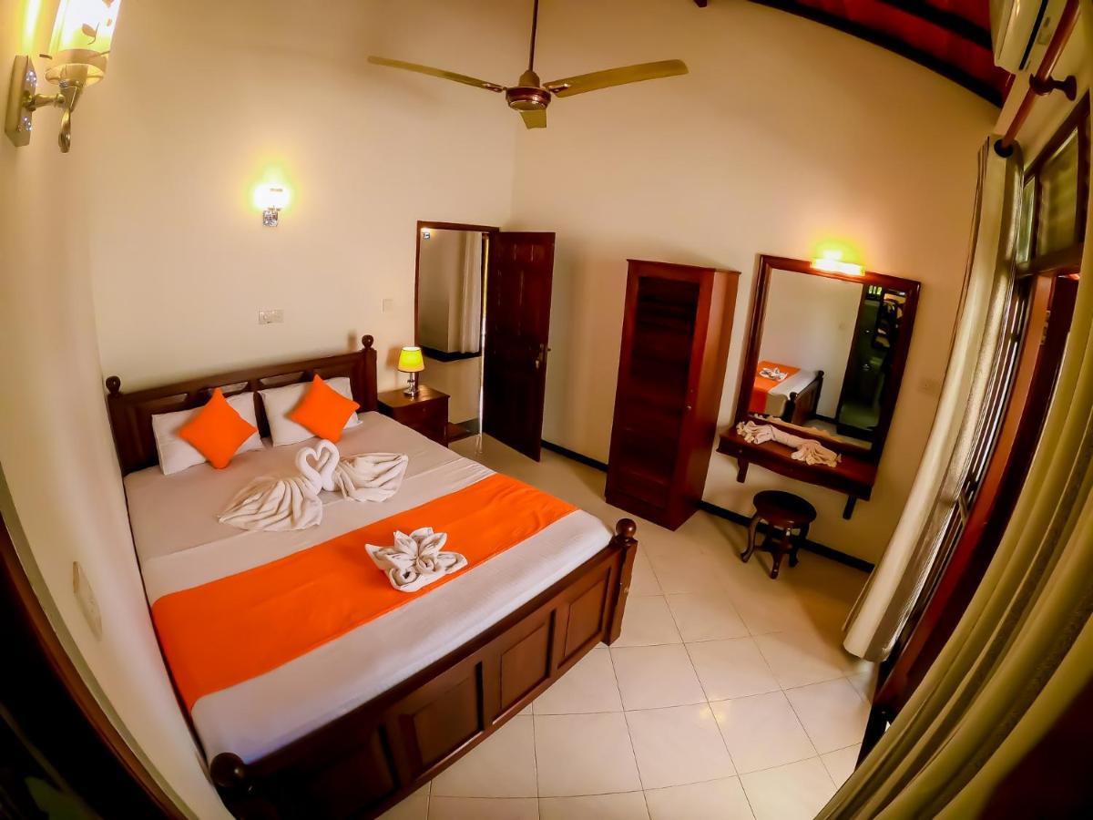 Villa De White Sambur Hikkaduwa Exterior photo